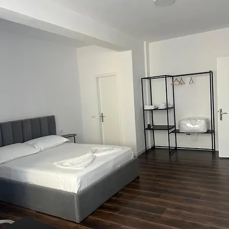 Te Gjoli בית הארחה *